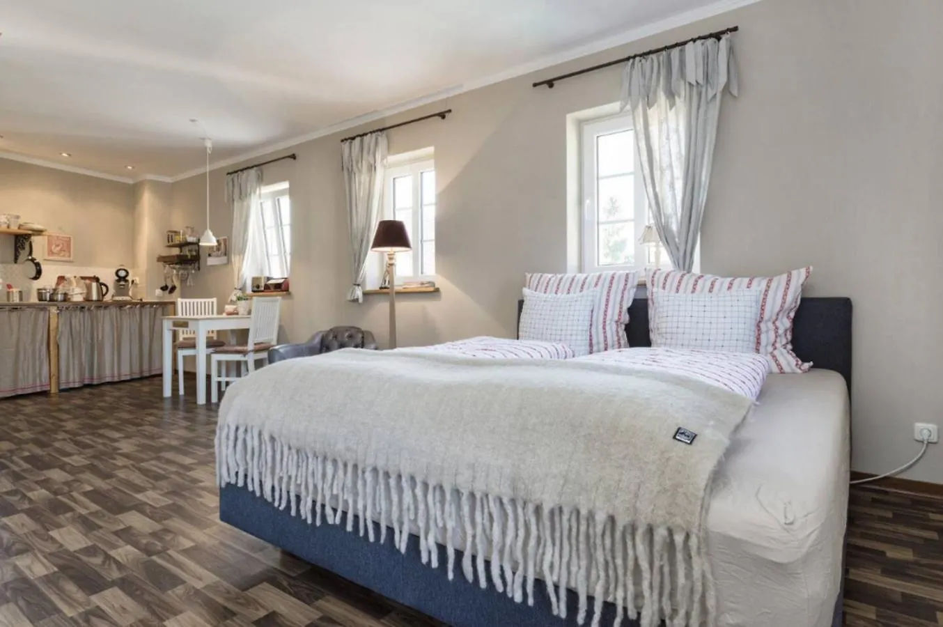 Pension Adele - Ruhig, Direkt Am Elberadweg & Badesee Mit Balkon Dresden Apartment