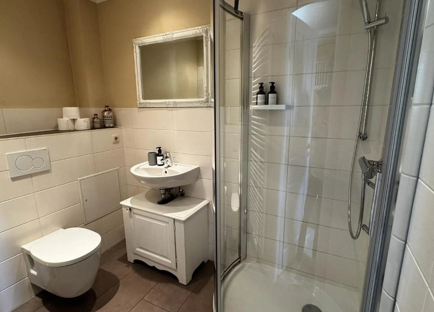 Apartment Pension Adele - Ruhig, Direkt Am Elberadweg & Badesee Mit Balkon Dresden Germany