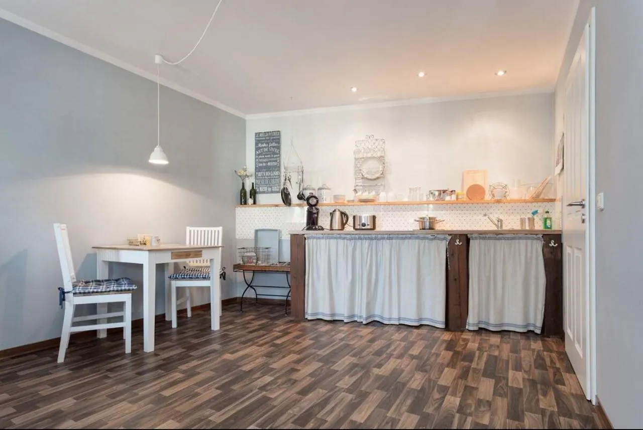 Appartement Pension Adele - Ruhig, Direkt Am Elberadweg & Badesee Mit Balkon Dresde